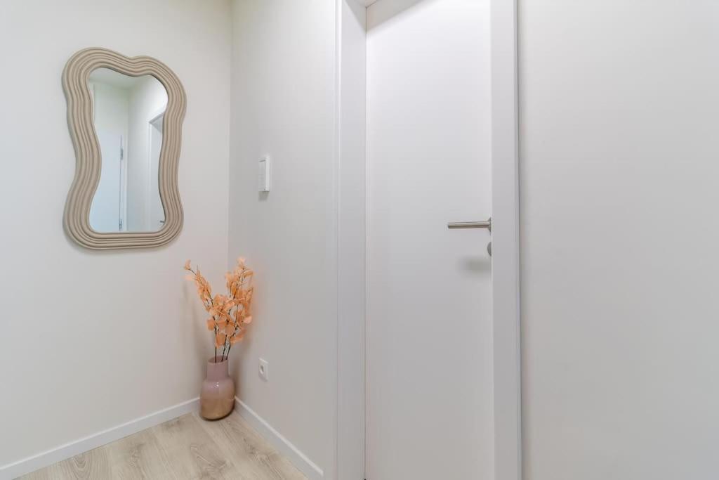 Cozy Apartment Near City Centrum And Bratislava Airport Exterior photo