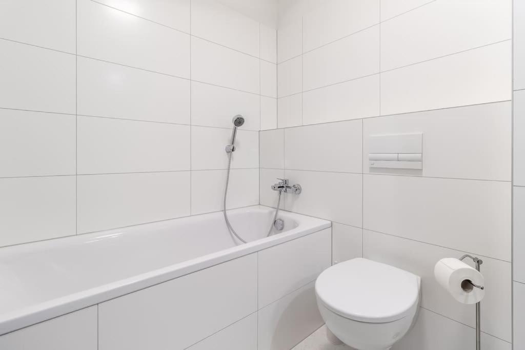 Cozy Apartment Near City Centrum And Bratislava Airport Exterior photo
