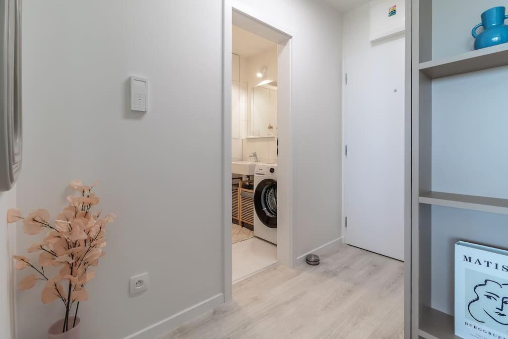 Cozy Apartment Near City Centrum And Bratislava Airport Exterior photo
