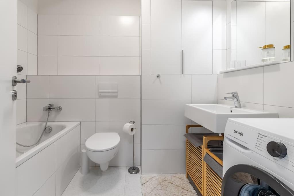 Cozy Apartment Near City Centrum And Bratislava Airport Exterior photo