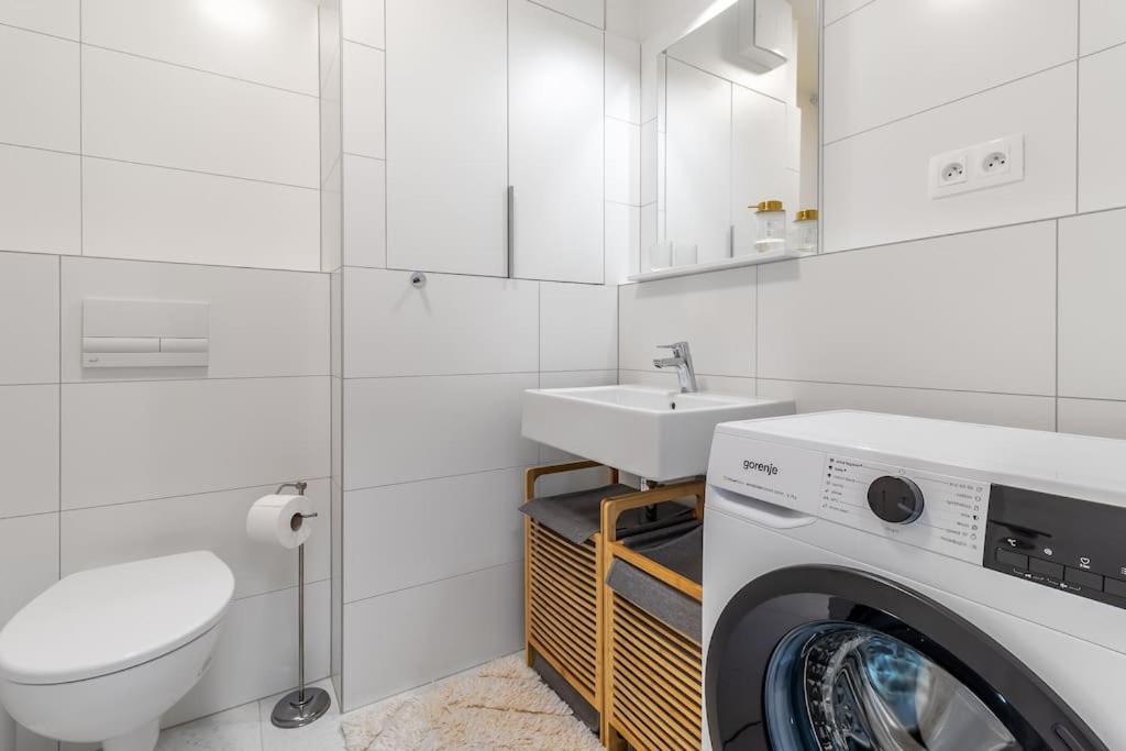 Cozy Apartment Near City Centrum And Bratislava Airport Exterior photo