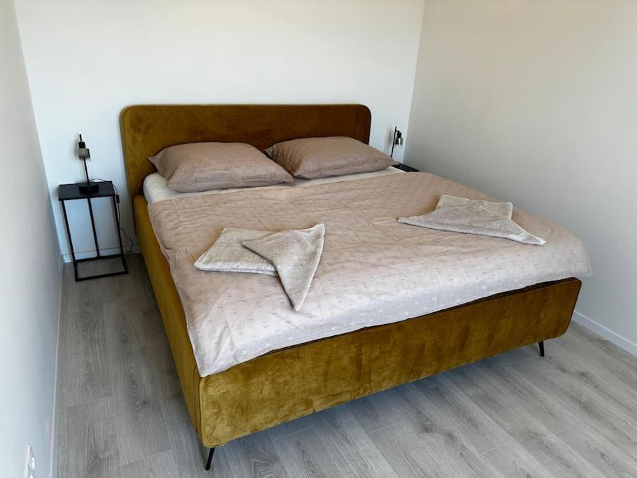 Cozy Apartment Near City Centrum And Bratislava Airport Exterior photo