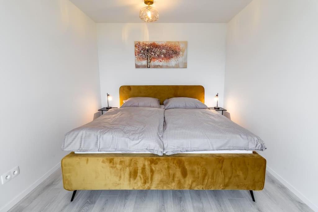 Cozy Apartment Near City Centrum And Bratislava Airport Exterior photo