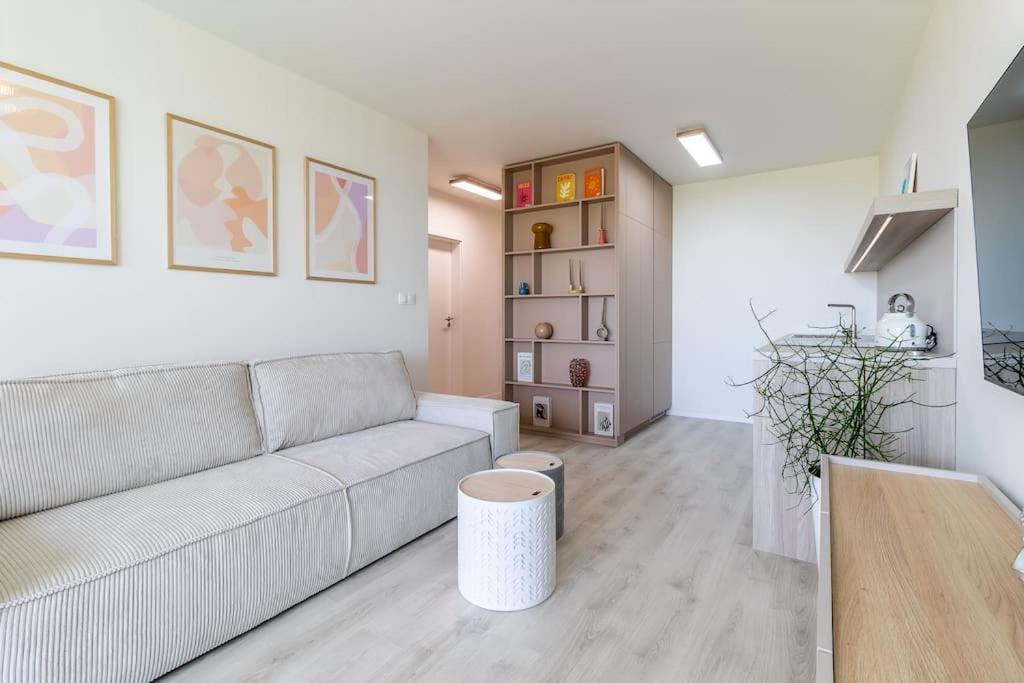 Cozy Apartment Near City Centrum And Bratislava Airport Exterior photo