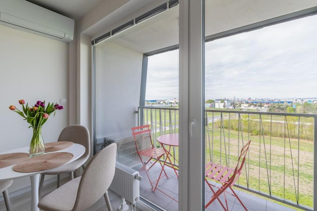 Cozy Apartment Near City Centrum And Bratislava Airport Exterior photo