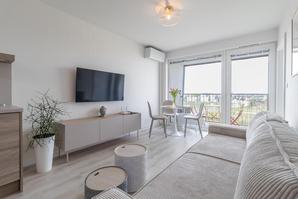 Cozy Apartment Near City Centrum And Bratislava Airport Exterior photo